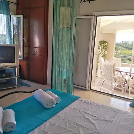 Amelie-private Pool * Marathitis